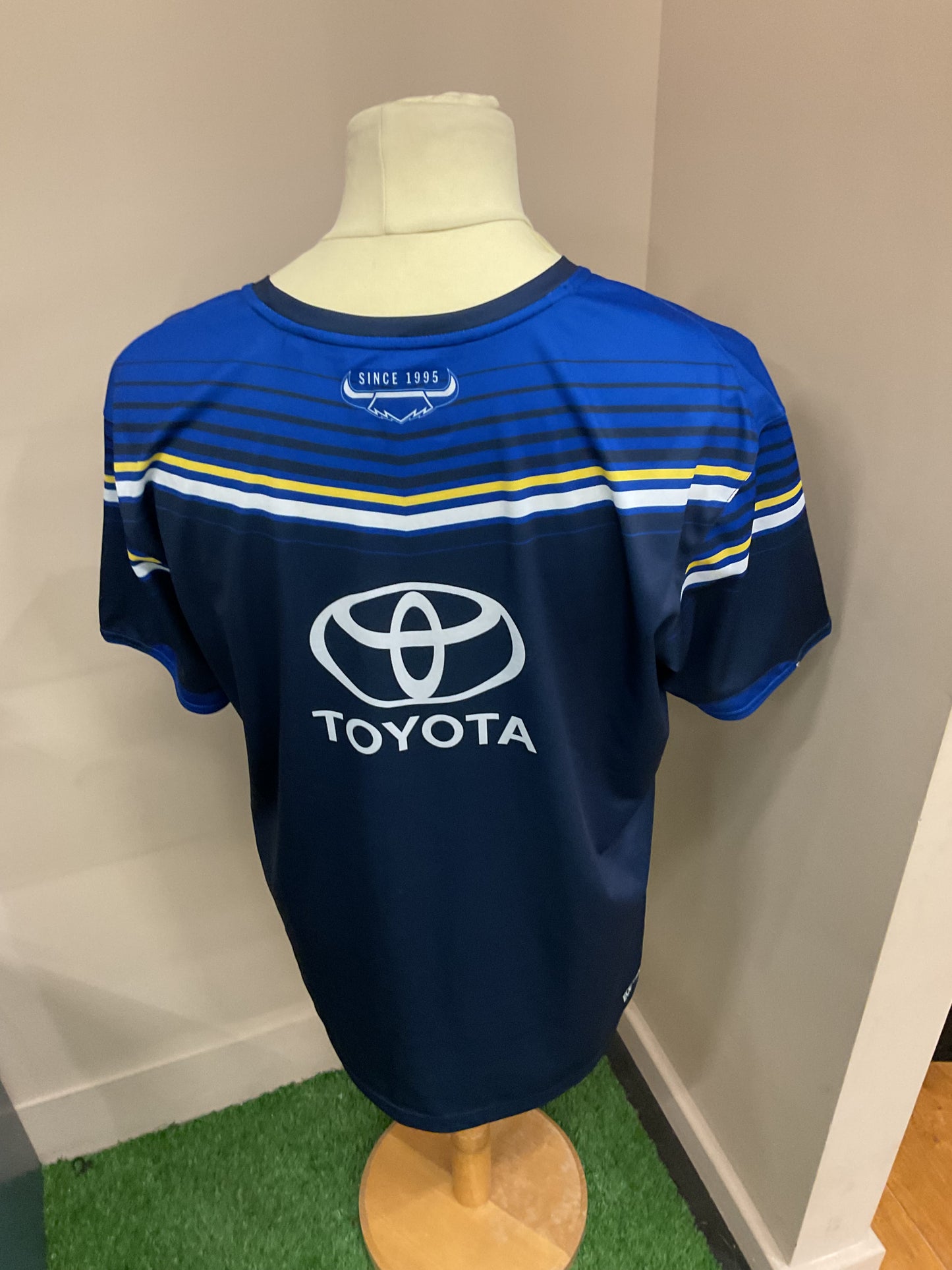 NORTH QUEENSLAND COWBOYS NAVY WITH BLUE UPPER TEE - (XL)