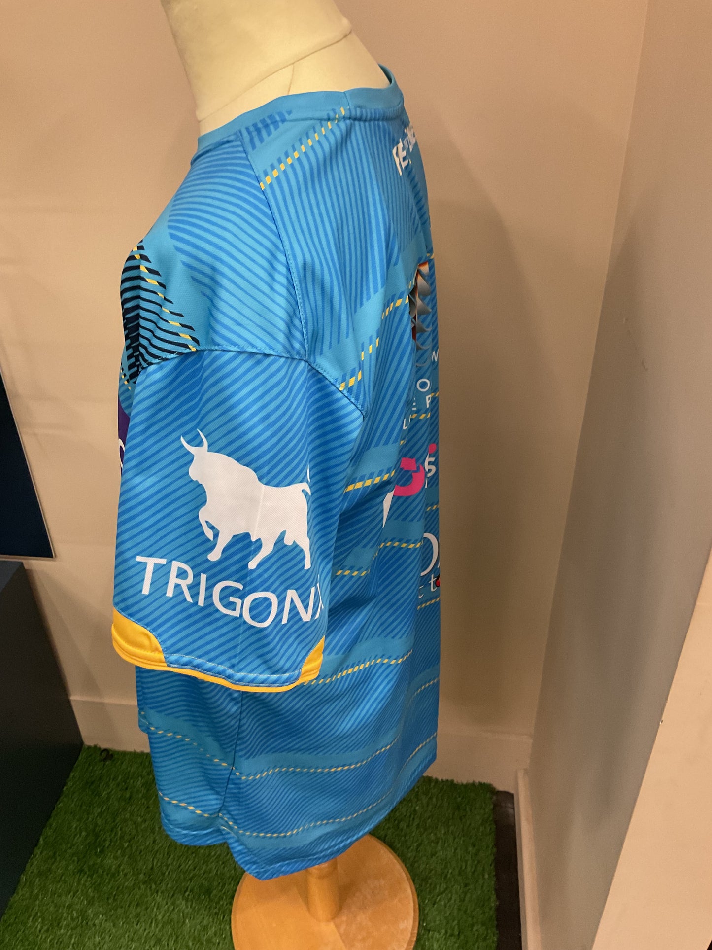 GOLD COAST TITANS BLUE AND YELLOW TEE - (XL)