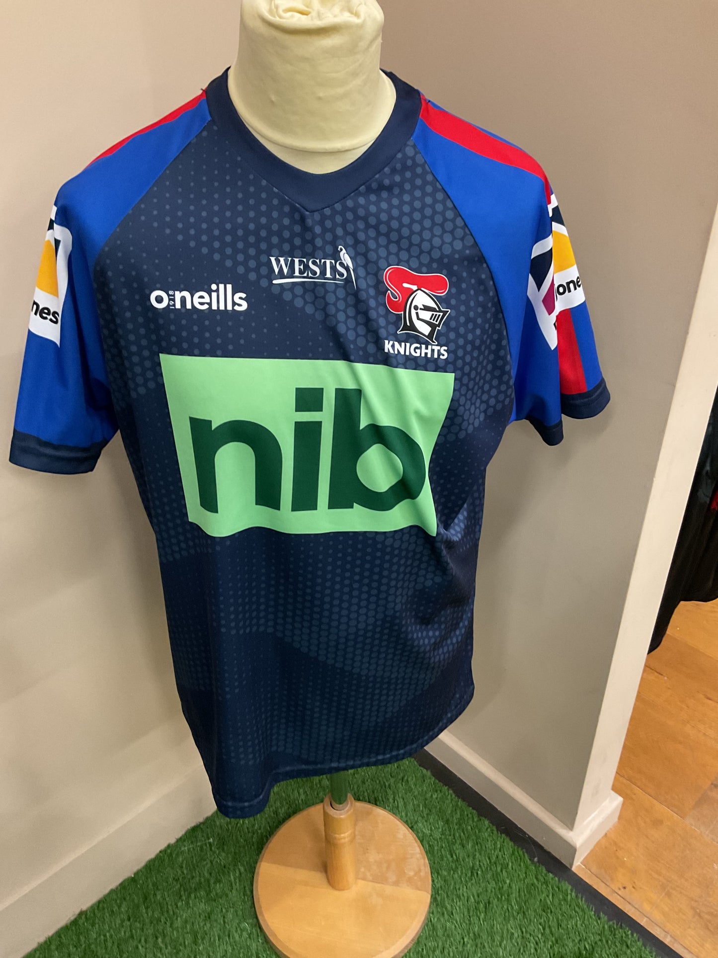 NEWCASTLE KNIGHTS NAVY RED AND BLUE TEE - (XL)