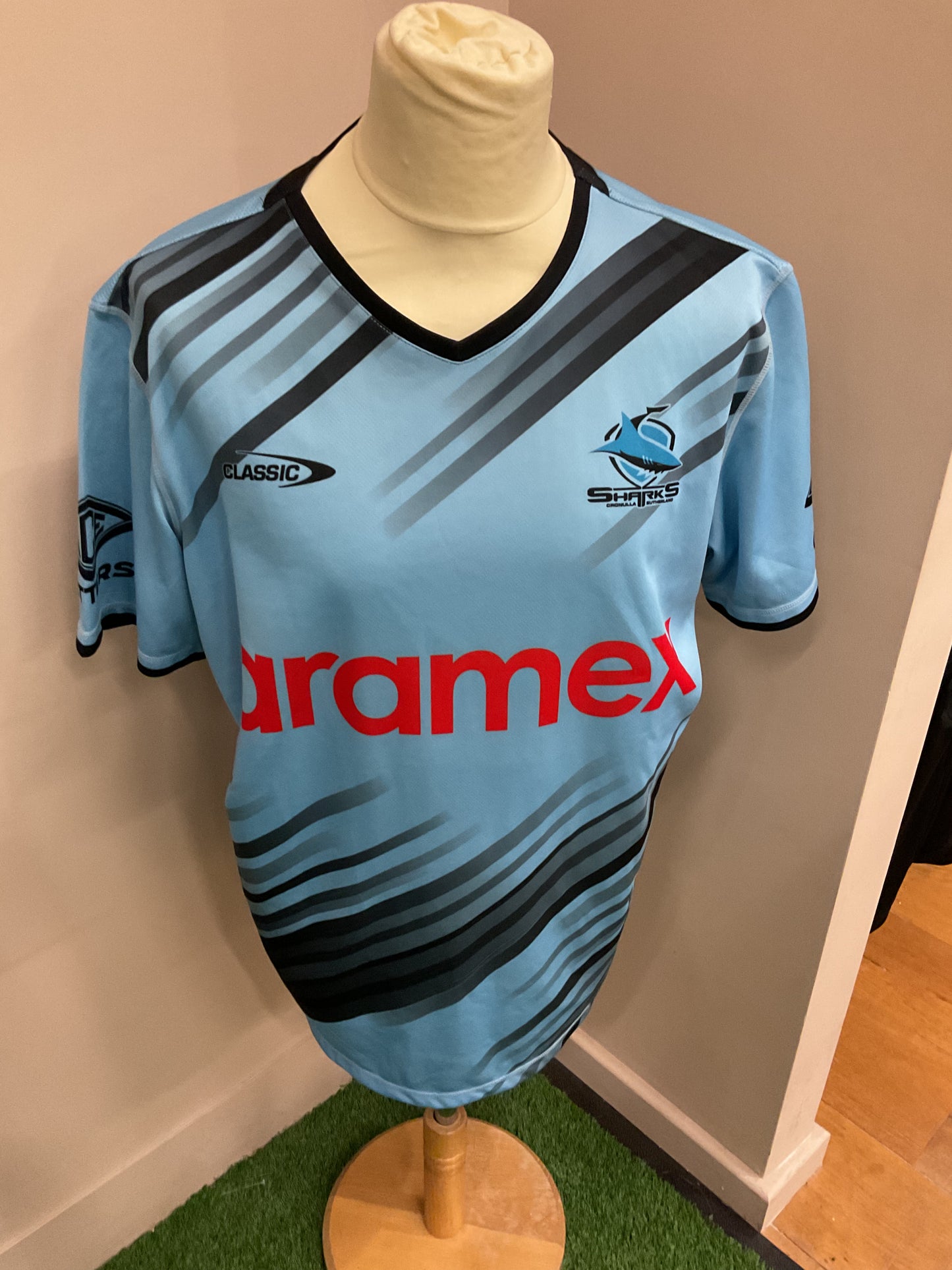 CRONULLA SHARKS BLUE AND BLACK TEE