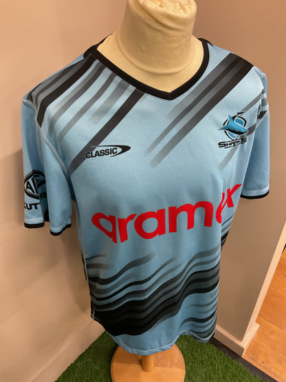 CRONULLA SHARKS BLUE AND BLACK TEE